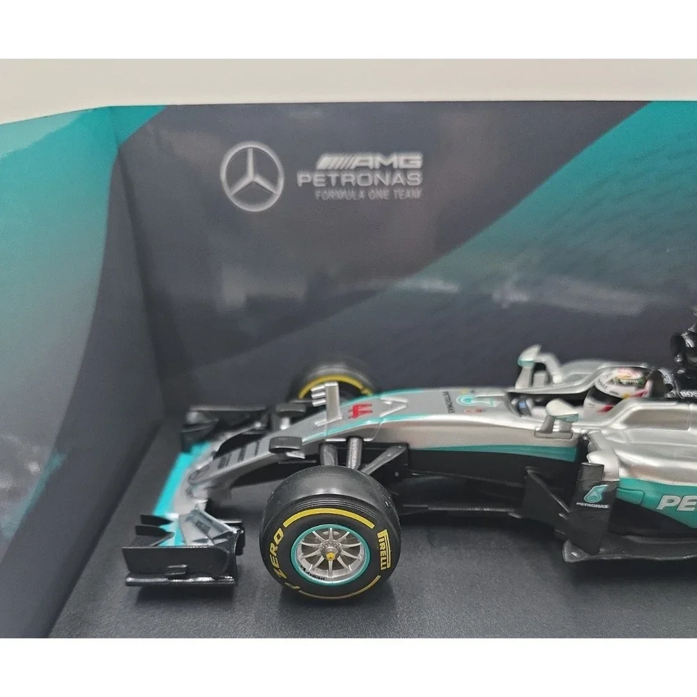 Bburago Mercedes AMG F1 W07 Hybrid 2016 Lewis Hamilton Die Cast Car